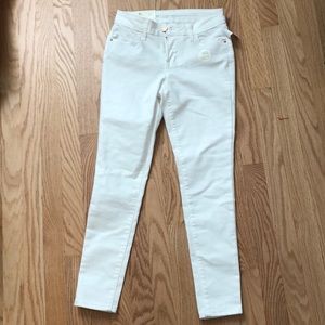BRAND NEW White Skinny Jeans